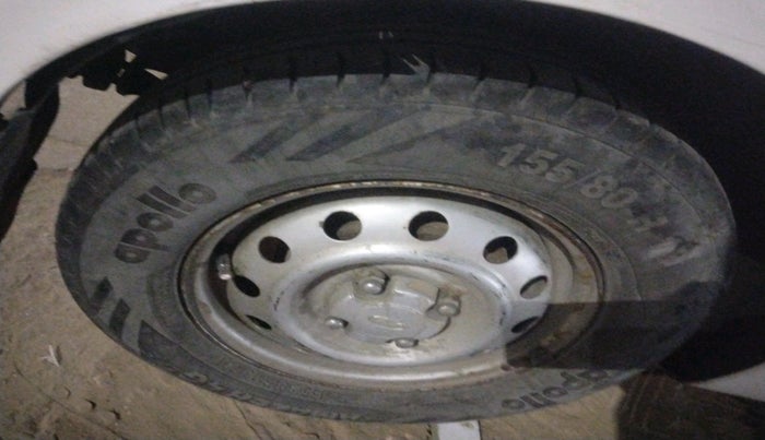 2012 Hyundai i10 ERA 1.1, Petrol, Manual, 1,38,672 km, tyre