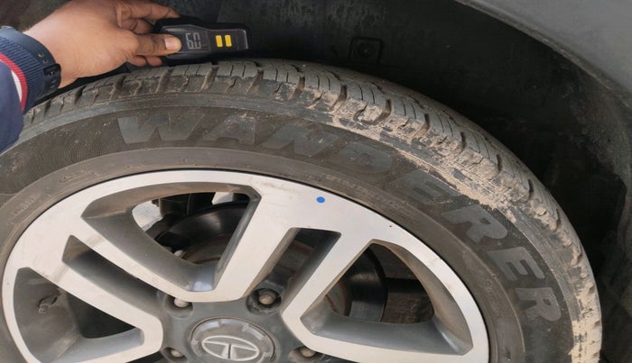 2017 Tata Hexa XTA 4X2 7 STR, Diesel, Automatic, 1,19,146 km, tyre