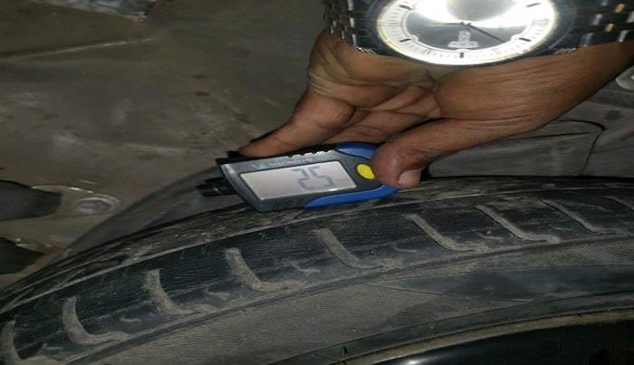 2013 Maruti Wagon R 1.0 VXI, Petrol, Manual, 83,518 km, tyre