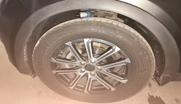 2022 Mahindra XUV700 AX 7 LUXURY D AT 7 STR, Diesel, Automatic, 55,534 km, tyre