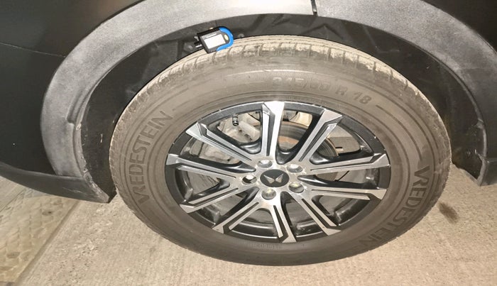 2022 Mahindra XUV700 AX 7 LUXURY D AT 7 STR, Diesel, Automatic, 55,534 km, tyre