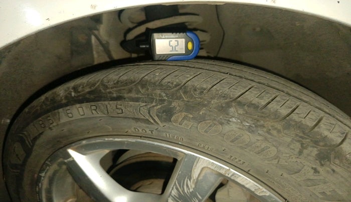 2013 Volkswagen Vento HIGHLINE 1.6 MPI, Petrol, Manual, 79,378 km, tyre