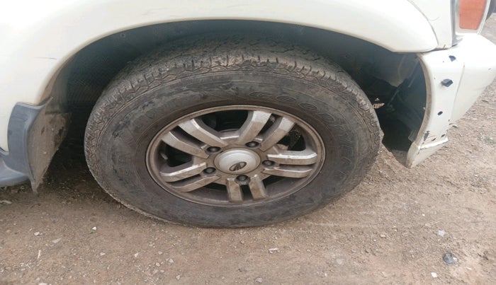 2014 Mahindra Scorpio VLX 2WD AIRBAG, Diesel, Manual, 71,851 km, tyre