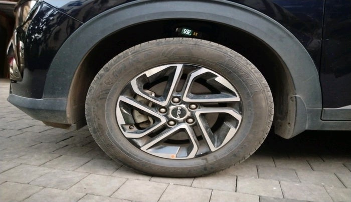 2022 KIA CARENS LUXURY PLUS 1.4 PETROL DCT 7 STR, Petrol, Automatic, 9,189 km, tyre