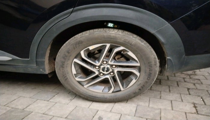 2022 KIA CARENS LUXURY PLUS 1.4 PETROL DCT 7 STR, Petrol, Automatic, 9,189 km, tyre