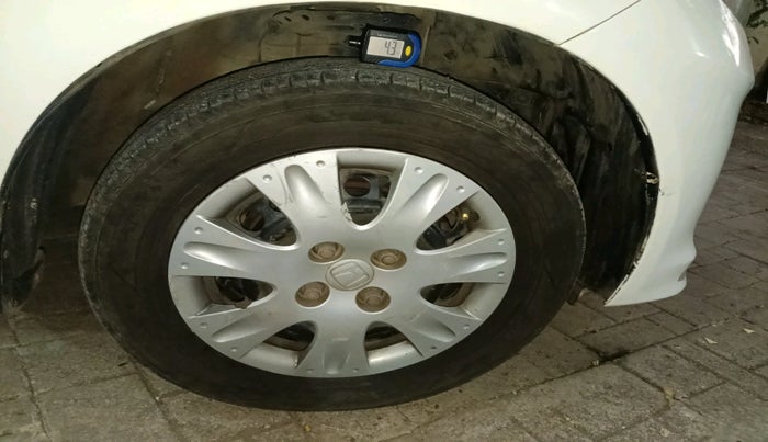 2014 Honda Amaze 1.2L I-VTEC SX, Petrol, Manual, 1,09,605 km, tyre