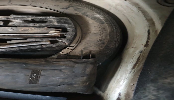 2013 Volkswagen Polo COMFORTLINE 1.2L PETROL, Petrol, Manual, 1,03,000 km, tyre