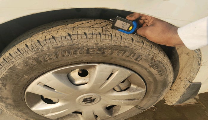 2010 Maruti Swift LXI, Petrol, Manual, 1,24,375 km, tyre