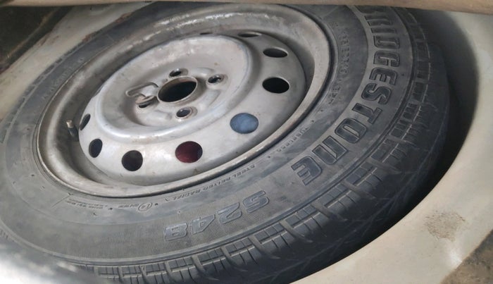 2010 Maruti Swift LXI, Petrol, Manual, 1,24,375 km, tyre