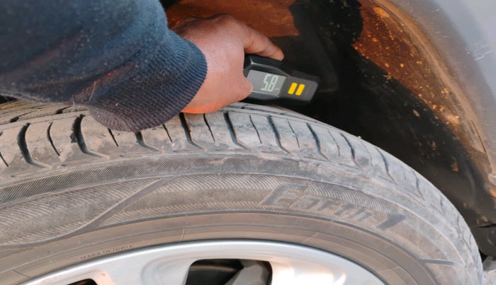 2017 Jeep Compass LIMITED 2.0 DIESEL, Diesel, Manual, 1,35,642 km, tyre