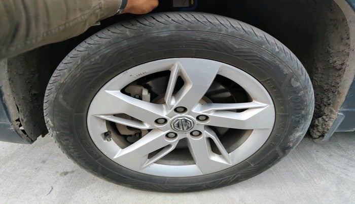 2021 MG HECTOR SHINE 1.5 PETROL TURBO MT, Petrol, Manual, 77,496 km, tyre