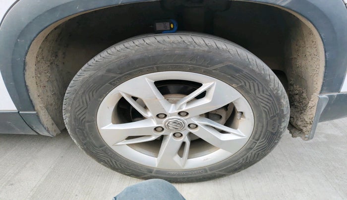 2021 MG HECTOR SHINE 1.5 PETROL TURBO MT, Petrol, Manual, 77,496 km, tyre