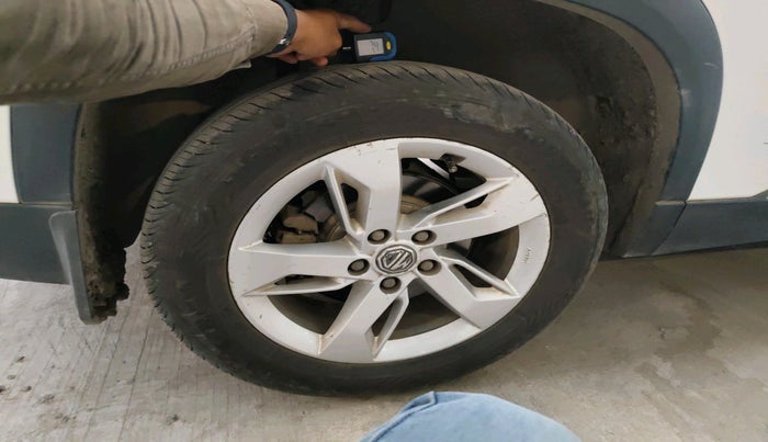 2021 MG HECTOR SHINE 1.5 PETROL TURBO MT, Petrol, Manual, 77,496 km, tyre