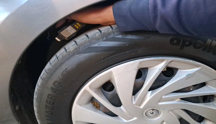 2014 Volkswagen Polo COMFORTLINE 1.2L, Diesel, Manual, 1,25,102 km, tyre