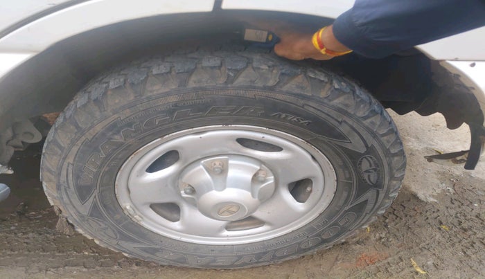 2014 Tata Safari 4X2 EX DICOR 2.2 VTT, Diesel, Manual, 1,35,087 km, tyre