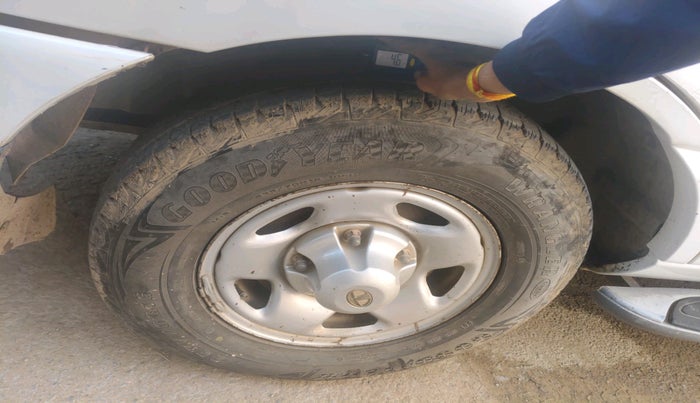 2014 Tata Safari 4X2 EX DICOR 2.2 VTT, Diesel, Manual, 1,35,087 km, tyre