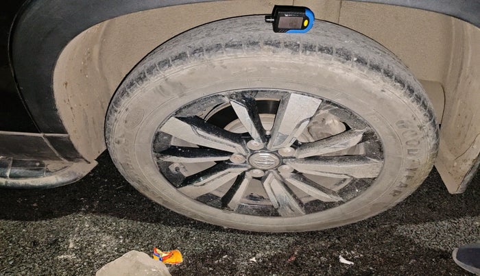 2020 MG HECTOR PLUS SHARP 1.5 PETROL TURBO DCT 6-STR, Petrol, Automatic, 32,118 km, tyre