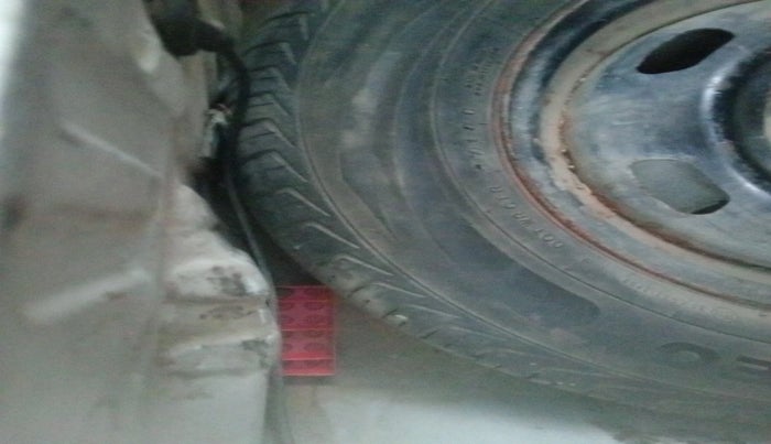 2018 Renault Kwid RXL, Petrol, Manual, 1,32,792 km, tyre