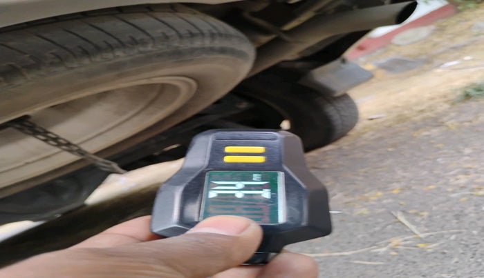 2017 Toyota Innova Crysta 2.4 G 8 STR, Diesel, Manual, 1,52,229 km, tyre