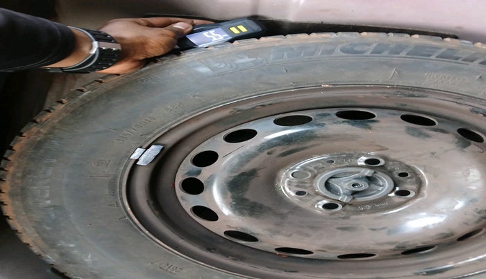 2014 Fiat Grand Punto DYNAMIC 1.3, Diesel, Manual, 1,23,222 km, tyre