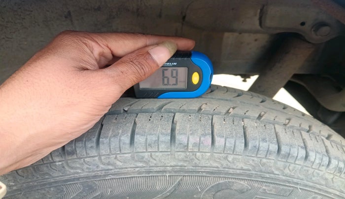 2011 Maruti Wagon R 1.0 LXI, Petrol, Manual, 57,800 km, tyre