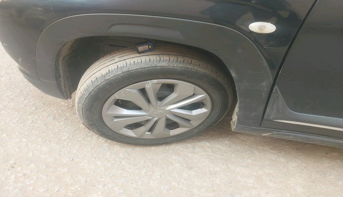 2024 Maruti FRONX SIGMA CNG 1.2 MT, Petrol, Manual, 7,925 km, tyre