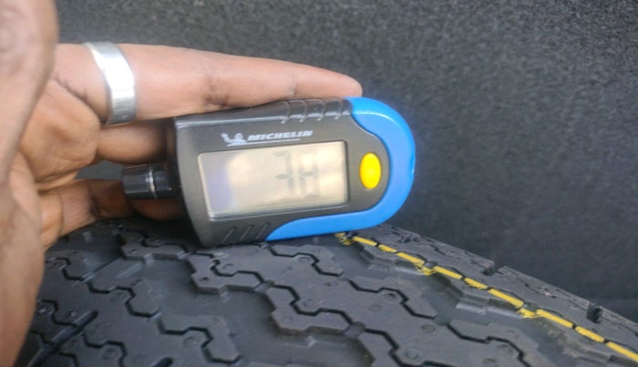 2023 Mahindra XUV300 W4 1.2 PETROL, Petrol, Manual, 12,595 km, tyre