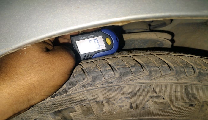 2015 Hyundai i10 MAGNA 1.1, Petrol, Manual, 1,11,660 km, tyre