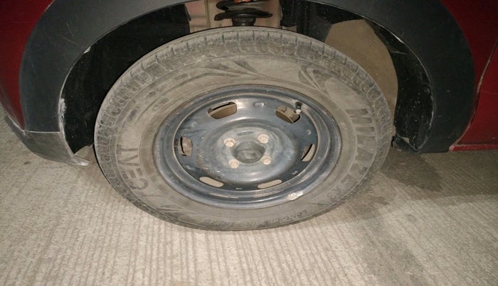 2020 Renault TRIBER RXE MT, Petrol, Manual, 81,983 km, tyre