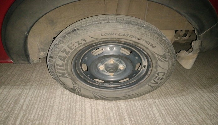 2020 Renault TRIBER RXE MT, Petrol, Manual, 81,983 km, tyre