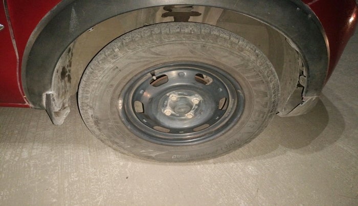 2020 Renault TRIBER RXE MT, Petrol, Manual, 81,983 km, tyre