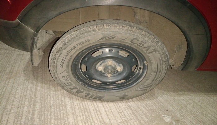 2020 Renault TRIBER RXE MT, Petrol, Manual, 81,983 km, tyre