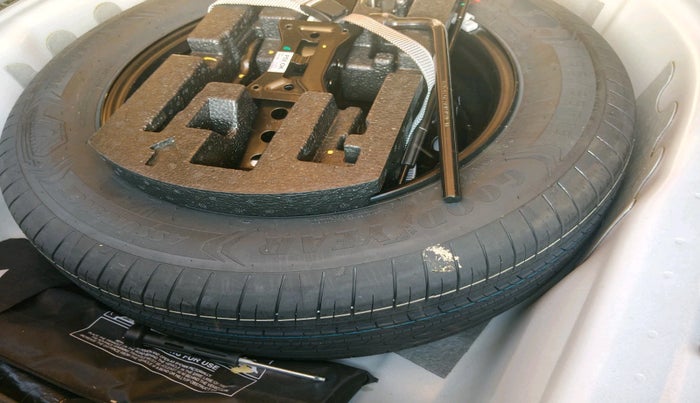 2024 Volkswagen VIRTUS Highline Plus 1.0 TSI MT, Petrol, Manual, 12,906 km, tyre