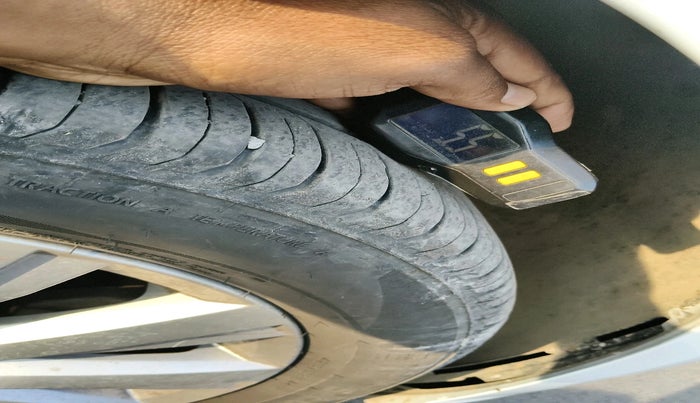 2024 Volkswagen VIRTUS Highline Plus 1.0 TSI MT, Petrol, Manual, 12,906 km, tyre