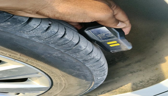 2024 Volkswagen VIRTUS Highline Plus 1.0 TSI MT, Petrol, Manual, 12,906 km, tyre