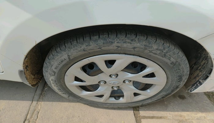 2017 Hyundai Grand i10 SPORTZ (O) 1.2 KAPPA VTVT, Petrol, Manual, 35,592 km, tyre