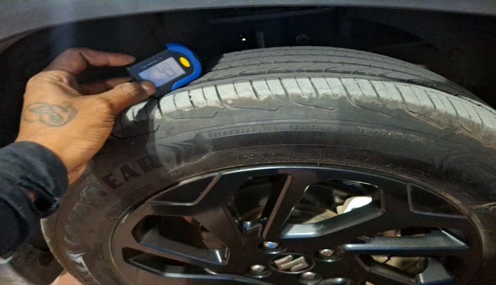 2023 Maruti FRONX DELTA PLUS 1.2L AGS, Petrol, Automatic, 8,899 km, tyre