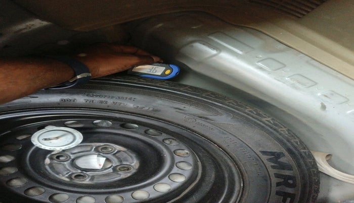 2014 Honda Brio S MT, Petrol, Manual, 1,69,006 km, tyre