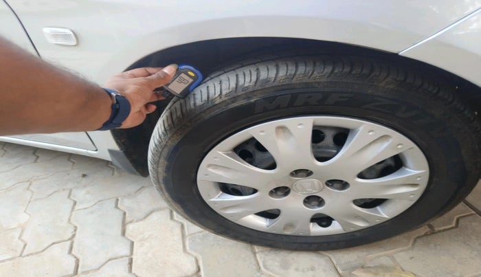 2014 Honda Brio S MT, Petrol, Manual, 1,69,006 km, tyre