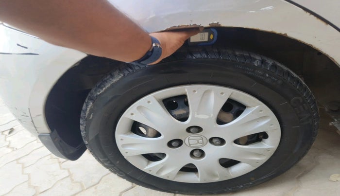 2014 Honda Brio S MT, Petrol, Manual, 1,69,006 km, tyre