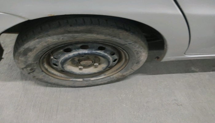 2011 Tata Indigo ECS GLS, Petrol, Manual, 52,645 km, tyre