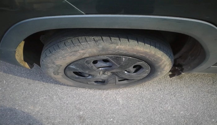 2022 Tata PUNCH ADVENTURE CAMO AMT, Petrol, Automatic, 31,479 km, tyre