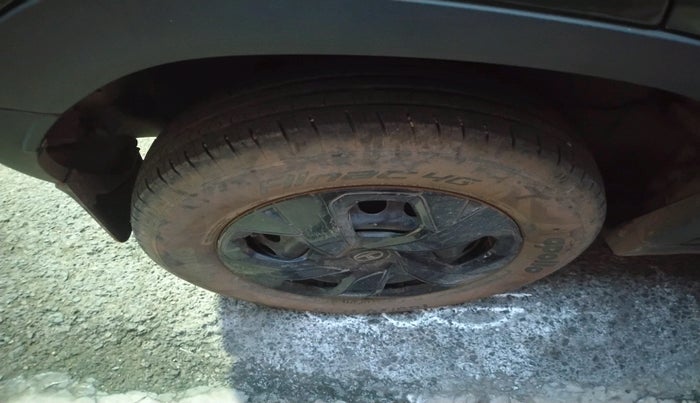 2022 Tata PUNCH ADVENTURE CAMO AMT, Petrol, Automatic, 31,479 km, tyre