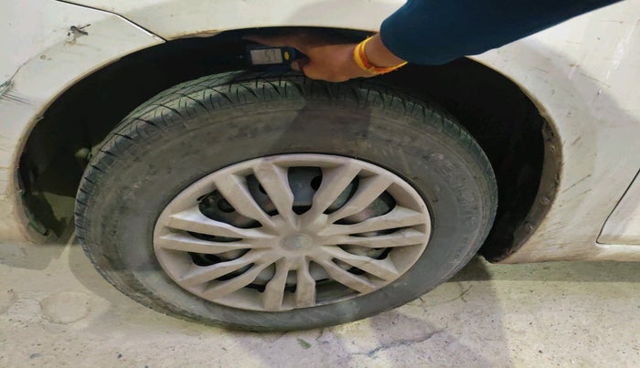 2015 Maruti Swift VXI, Petrol, Manual, 54,501 km, tyre