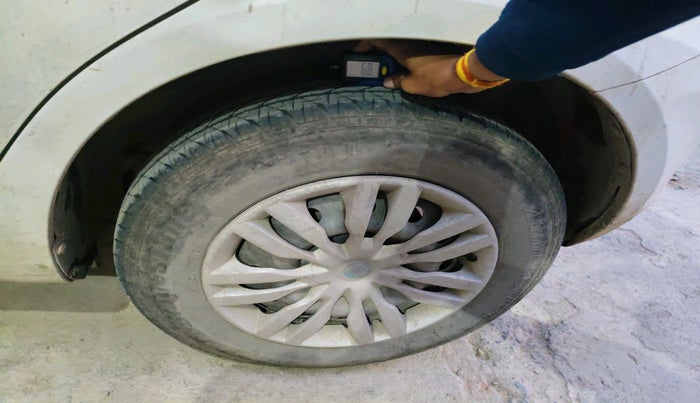 2015 Maruti Swift VXI, Petrol, Manual, 54,501 km, tyre