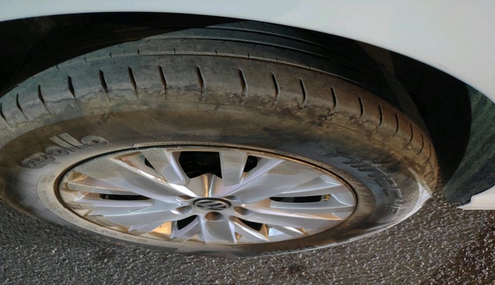 2015 Volkswagen Vento HIGHLINE DIESEL 1.5, Diesel, Manual, 90,593 km, tyre