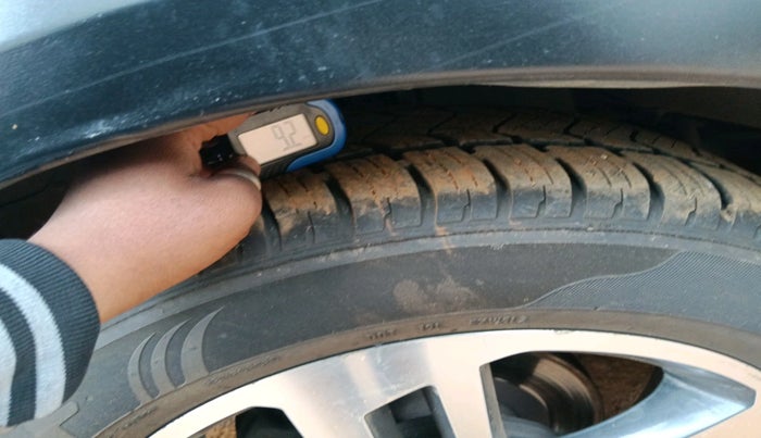 2017 Tata Hexa XT 4X2 6 STR, Diesel, Manual, 1,41,876 km, tyre