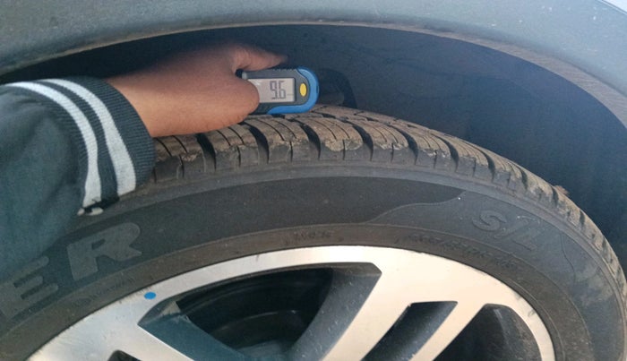 2017 Tata Hexa XT 4X2 6 STR, Diesel, Manual, 1,41,876 km, tyre