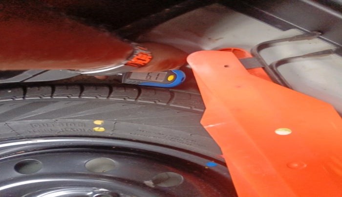 2022 Maruti Swift VXI AMT, Petrol, Automatic, 19,173 km, tyre