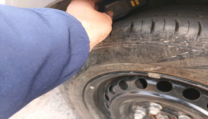 2024 KIA CARENS PRESTIGE 1.5 PETROL 7 STR, Petrol, Manual, 26,708 km, tyre